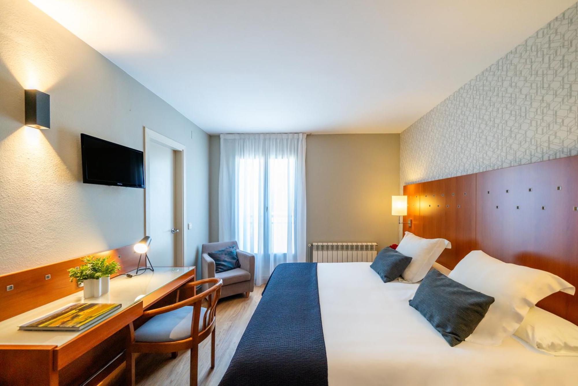 Hotel J. Balmes Vic Eksteriør billede