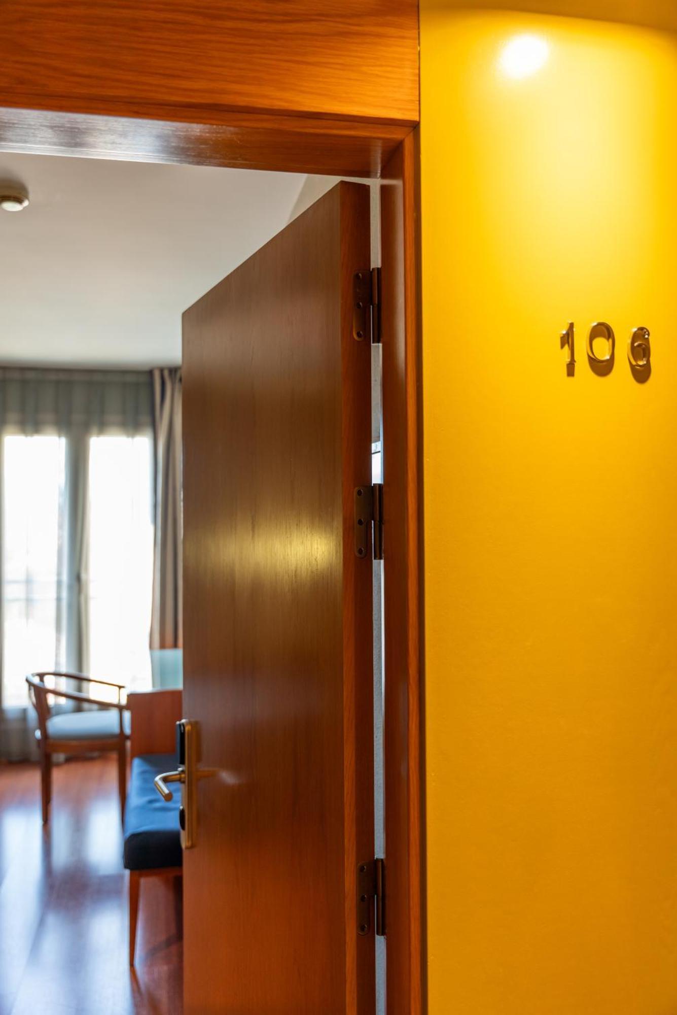 Hotel J. Balmes Vic Eksteriør billede