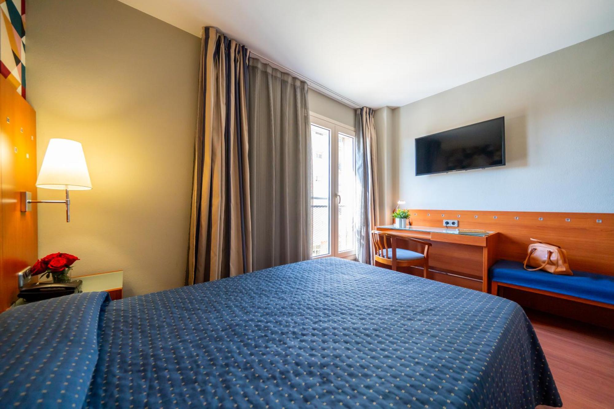Hotel J. Balmes Vic Eksteriør billede