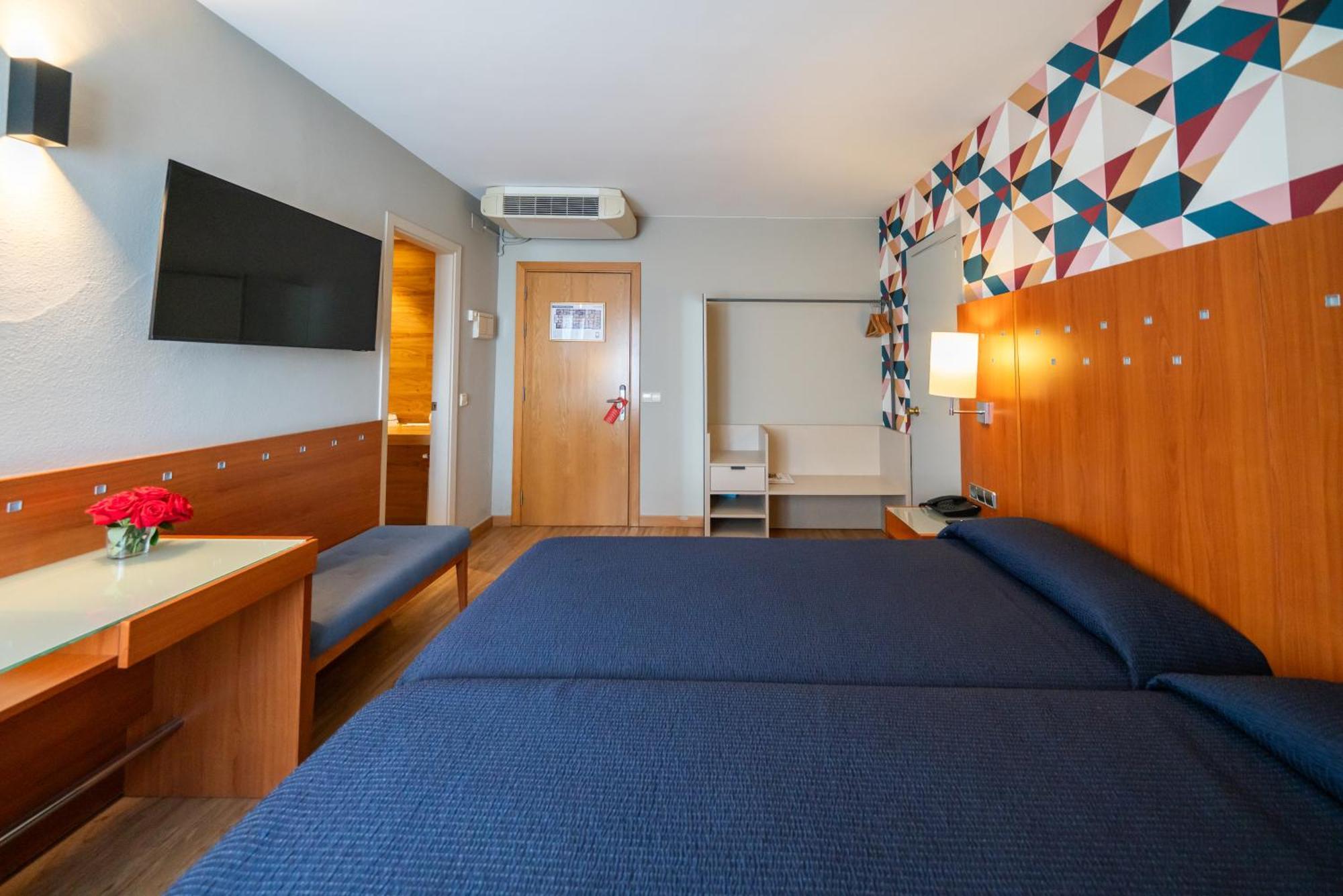 Hotel J. Balmes Vic Eksteriør billede