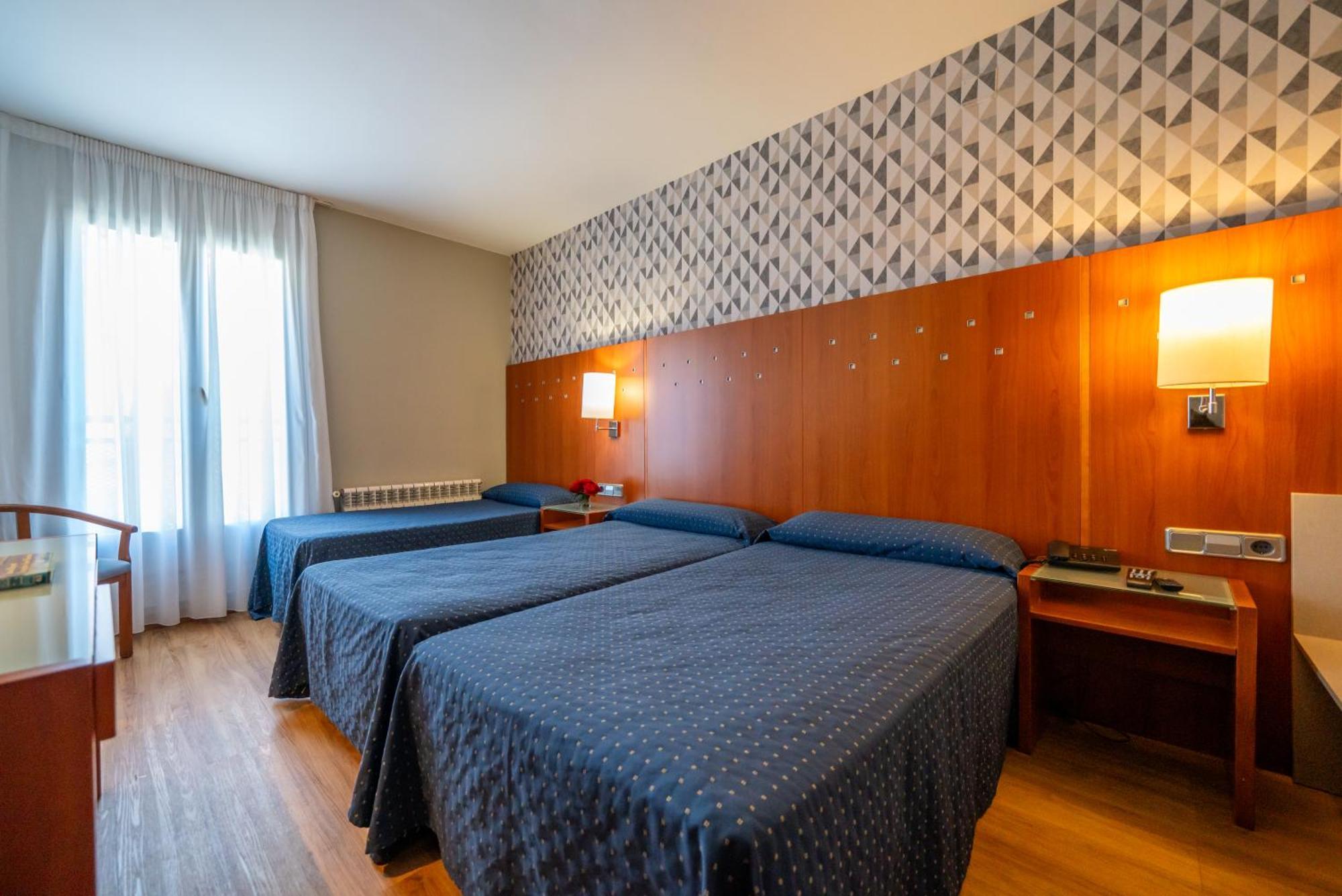 Hotel J. Balmes Vic Eksteriør billede
