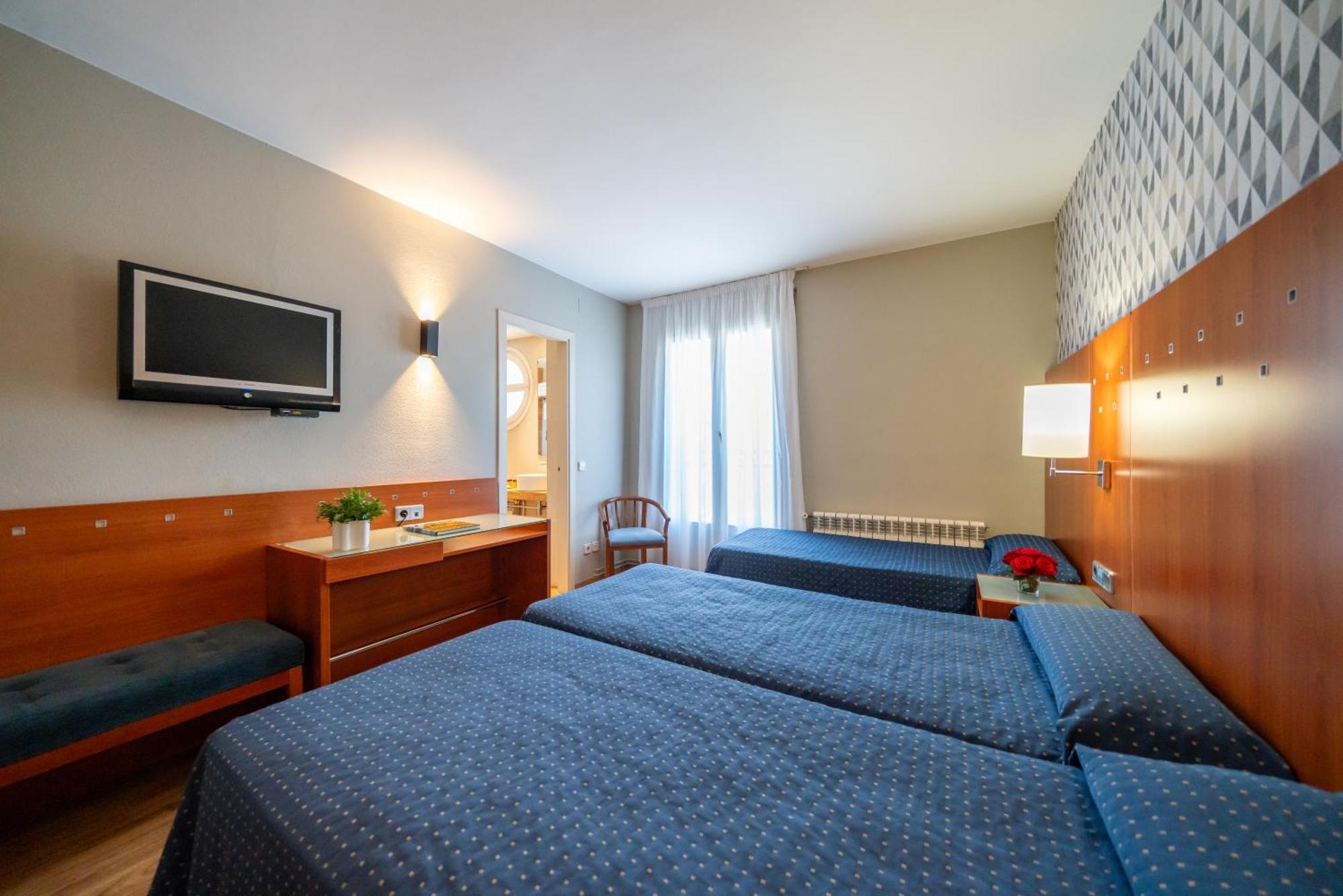 Hotel J. Balmes Vic Eksteriør billede