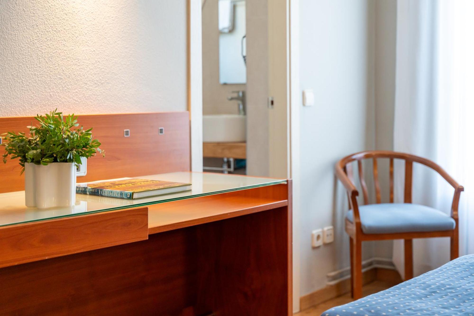 Hotel J. Balmes Vic Eksteriør billede