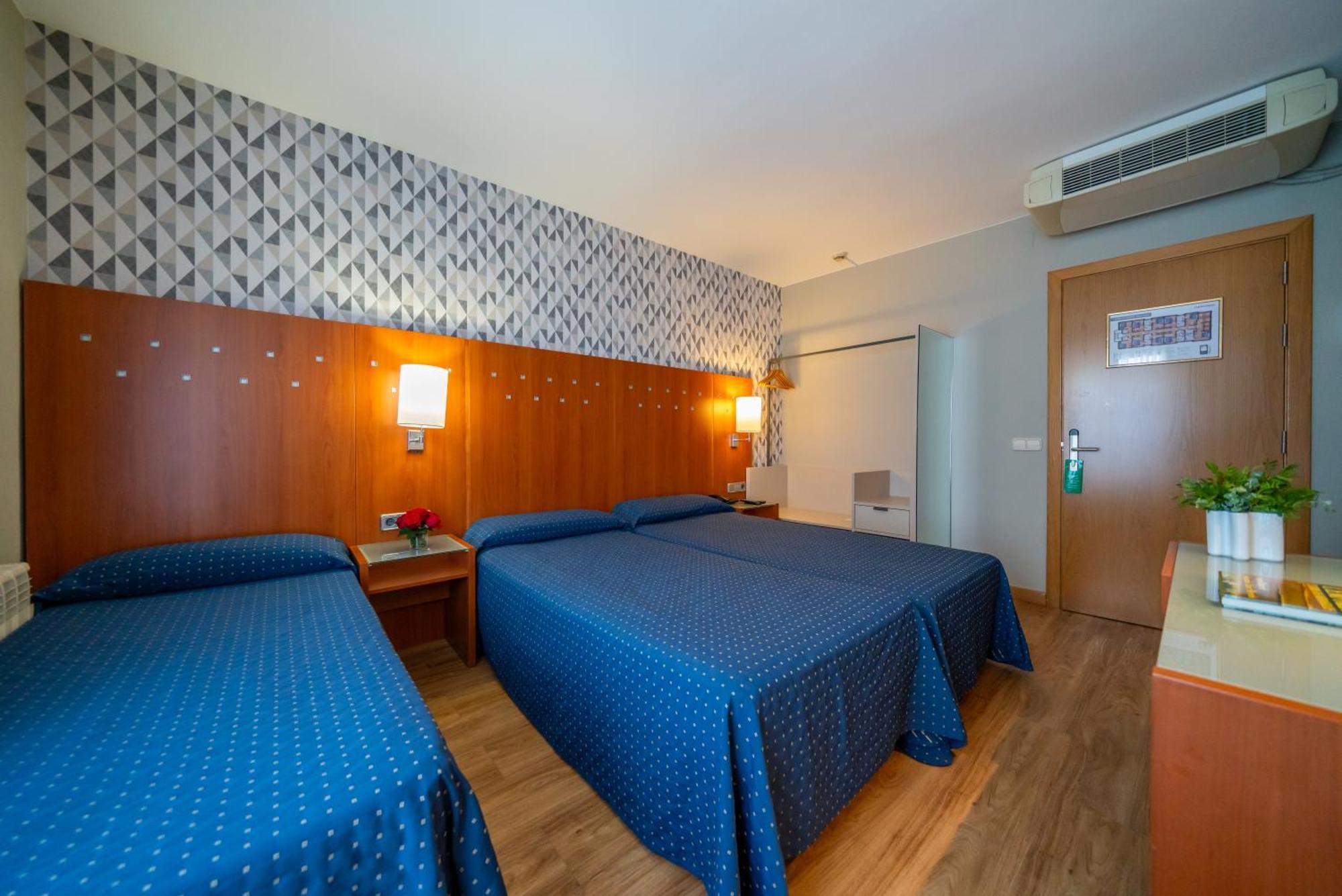 Hotel J. Balmes Vic Eksteriør billede